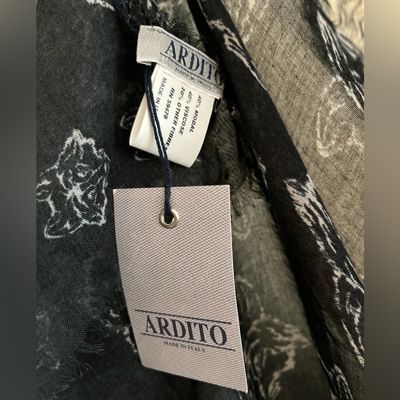 Ardito Italy Made Large Weightless Multipanel/Multidesign Woven Scarf - Picture 7 of 10
